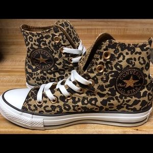 Converse leopard print sneaker size 6.5 pre-owned